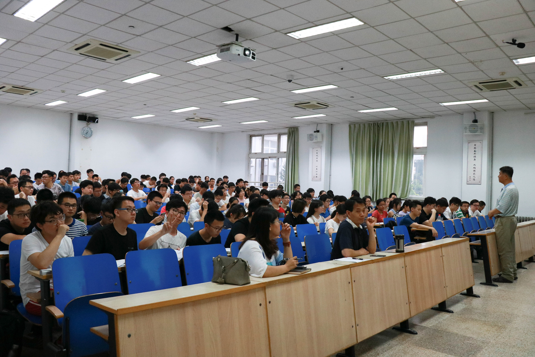 崇尚实践、知行并重，青春的汗水永远在路上——好色tv
召