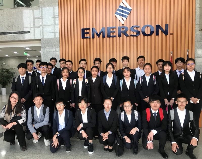 好色tv
部分学生赴艾默生进行生产实习面试